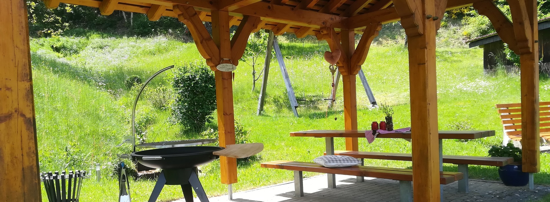 Grillstelle unter der Pergola beim Stinneshof