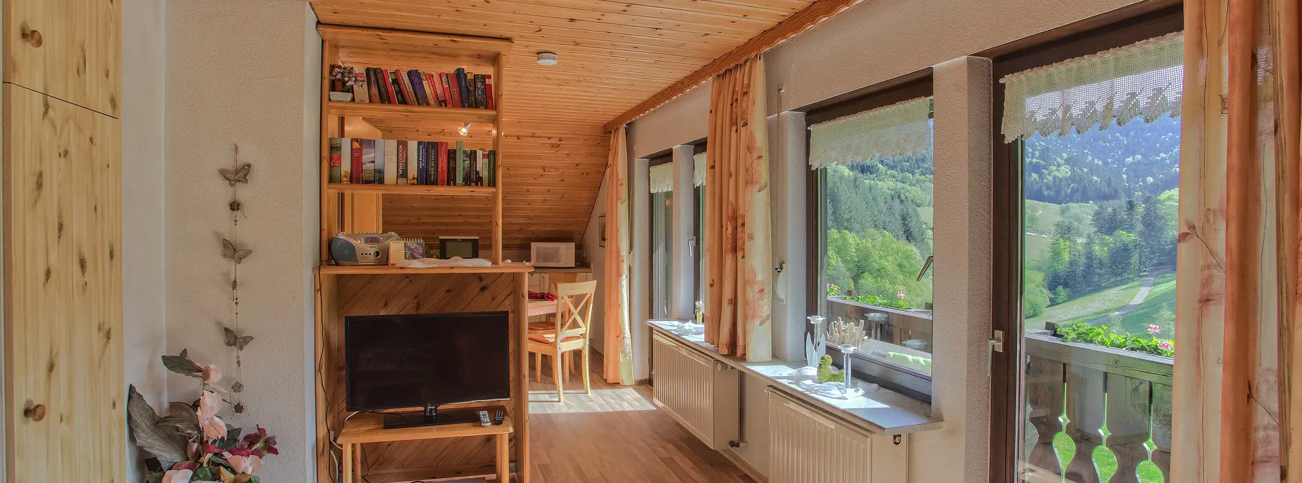 Wohnzimmer Ferienwohnung mit Waldblick